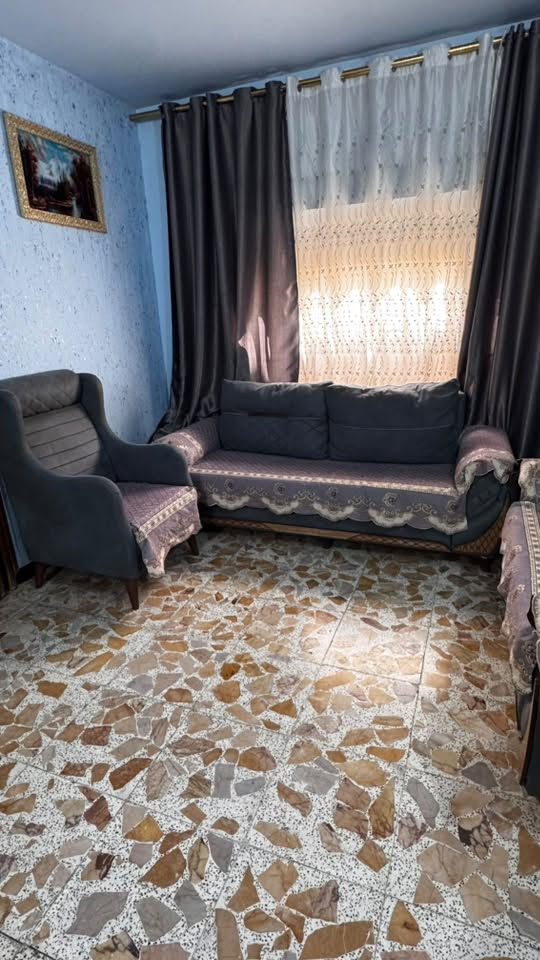 طخم رصاصي شغل عراقي درجة اولى نظيف جداً السعر 525 الف عنوان بغداد مقابل مرور الطوبجي ***********
