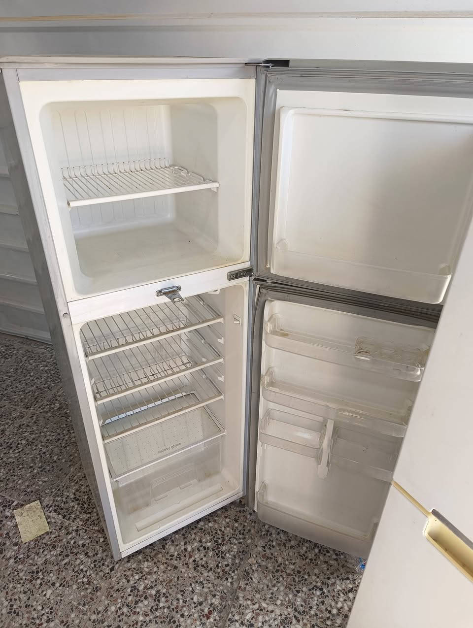 ثلاجه ضمان شهر حله ابي غرق ***********.  ***********
