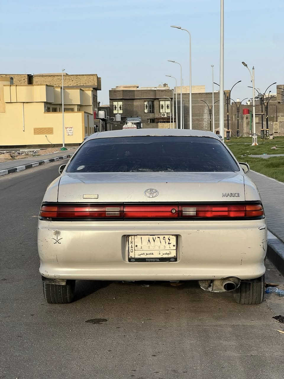 السلام عليكم للبيع مارك نفخ موديل ١٩٩٣ بيها كص جنطه برانكيت بلكارتون غرفه جديده كهربائيات كلها شغاله تخم تاير تبريد شغال شرط مكينه وكير في في تي فيشه وحده بيها ربل دخن بس إذا بارده رقم بصره راعيها موجود شرط التحويل وعندي وكاله عامه ام الباركود مصفرها غرامات قبل شهر  السعر ٣٥ وبيها مجال للشراي عنوان الزبير حي الشهداء ***********
