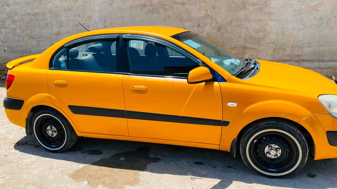 كيا ريو موديل 2007 كاربون بانزين ضربه من كدام محرك بي نفخ طخم جديد السعر72 وبيها مجال رقم بغداد الشرعي موجود ‭***********‬
