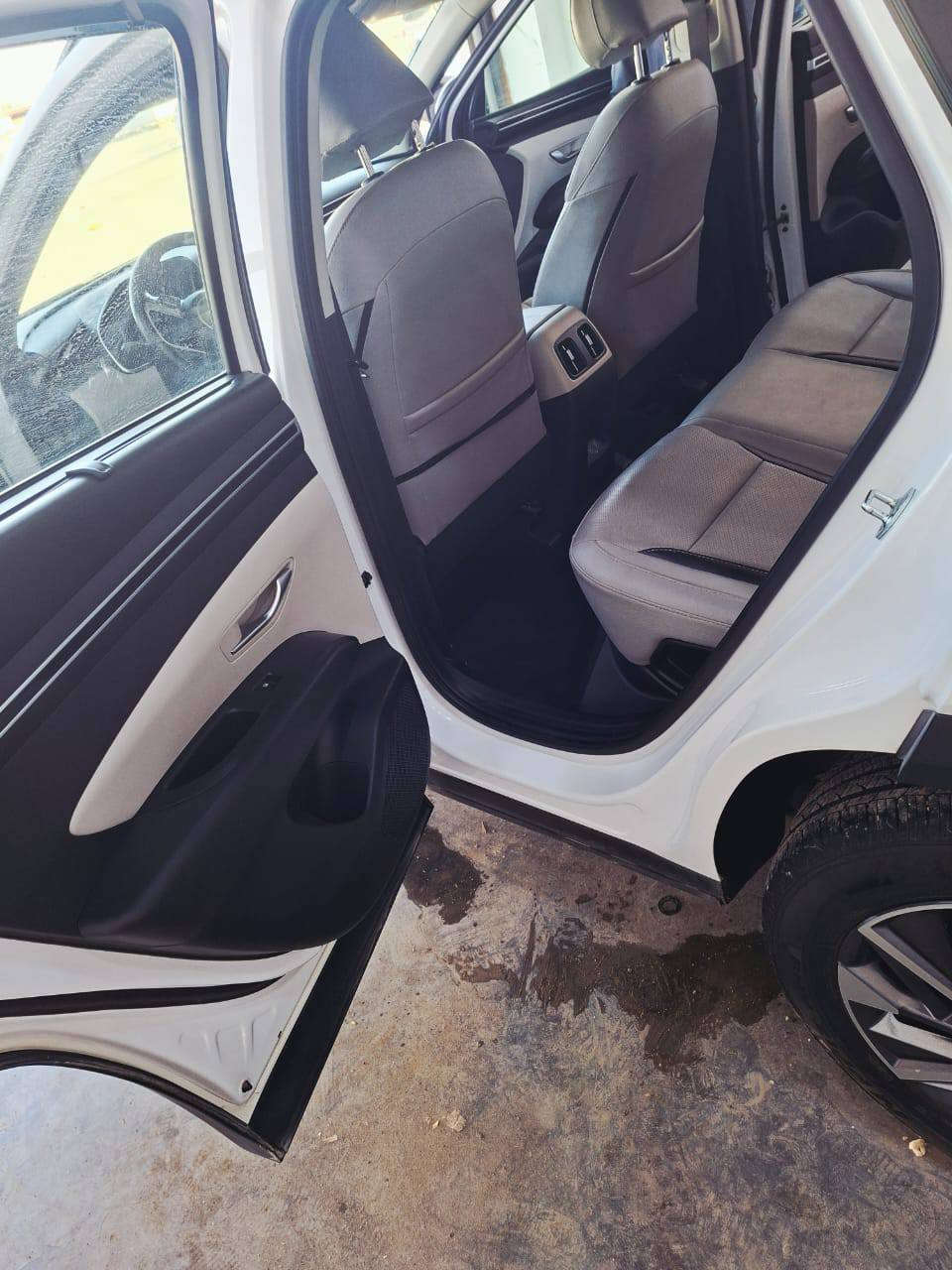 السلام عليكم سيارة توسان مودديل 2023مكفولة  جديدة الاتصال على  *********** سعر 225
