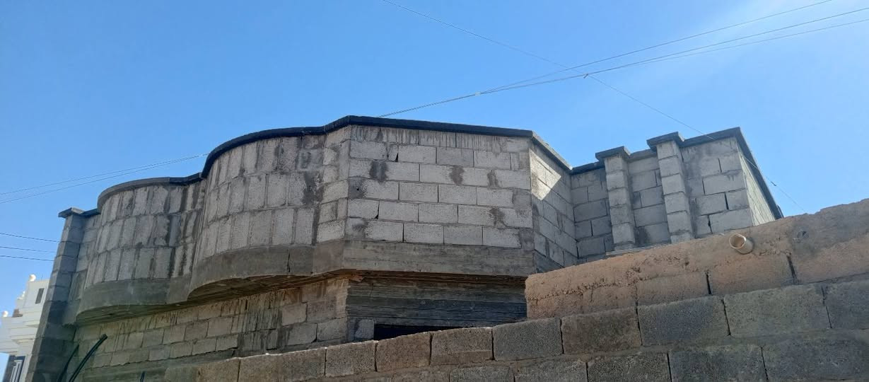 عمل كوبلن شفره سياج وبيت شغل درجه اولى اللوجه الواحد والوجهين خارج وداخل إضافة إلى  زهراة أو تاج ديكور حسب طلبك بأسعار مناسبة 
***********
