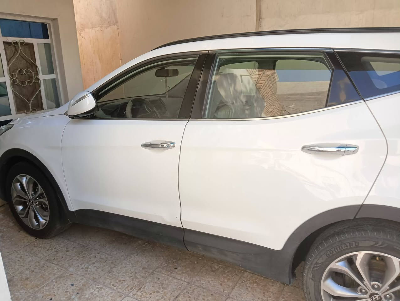 سنتافي ٢٠١٣ الشكل الحديث 

مكفولة ( بيها بارد بس الجاملغ الي بصف السايق فقط و الباقي رصعات و مذكور بالصور فحصها)
٧ راكب
وارد خليجي
٦ سلندر
ماشية ١٠٦ الف
رقمها بغداد سنويتها تخلص ٢٠٢٧
بصمة
بانوراما
حداديتها متصلحة كاملة قبل شهر و متجددة تايراتها كلها قبل شهر ايضا
مكاني النجف الاشرف

السعر :- 165 ورقة

التواصل على الواتساب ***********
