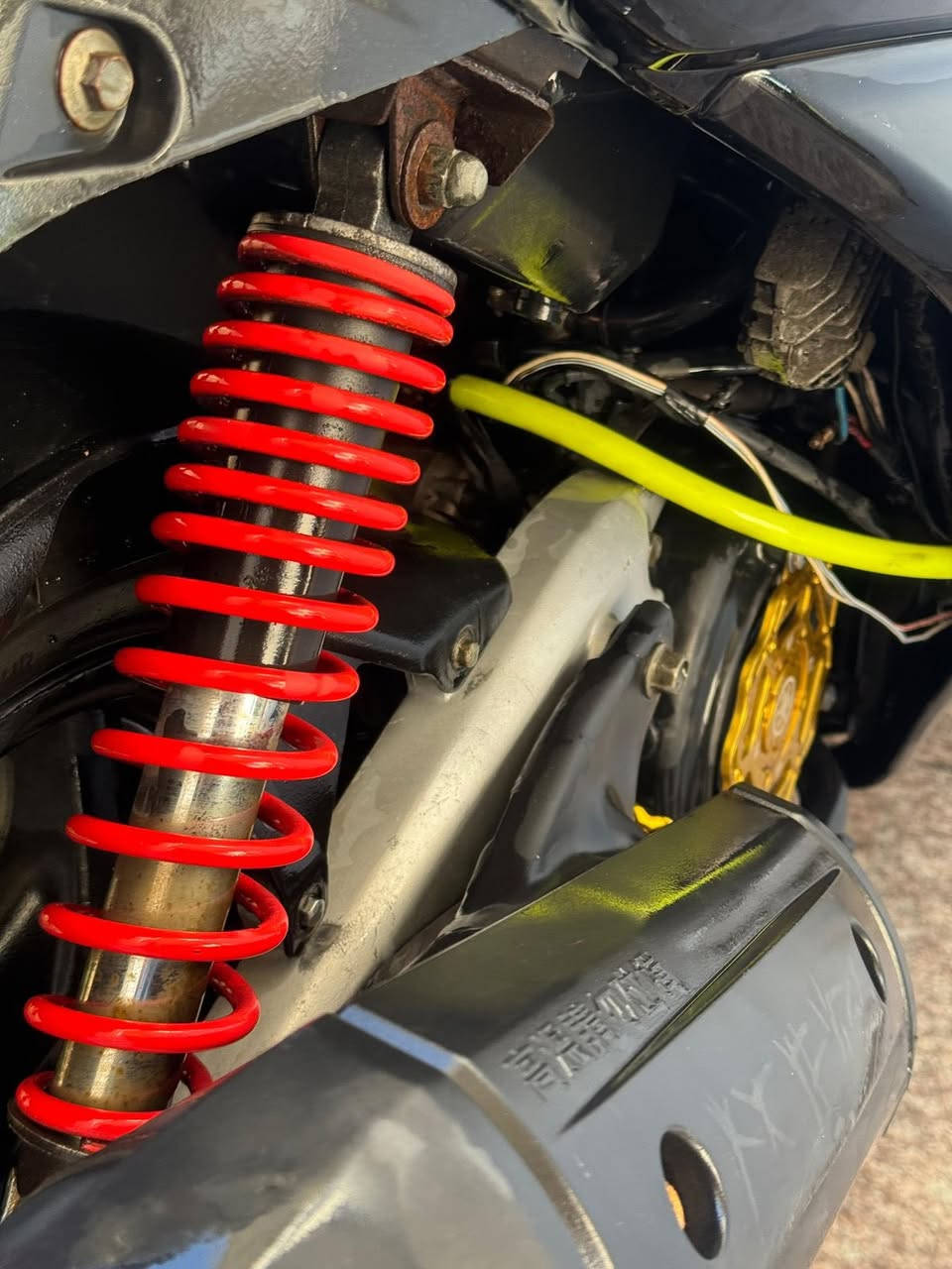 يا الله السلام عليكم للبيع سكنس فحل كوري كابريتر الدراجه كامله من كلشي كهربائيات كله شغاله مكينه خرسه اتخبل شلعه معدل شرط جيب وياك 10 فيتريه وتعال تخم تاير الدراجه كدامكم السعر 1100 وبيهه مجال لشراي مكاني بغداد البلاديات شارع الغسل رقم راعيهه *********** خوان مكلف بنشر اي ستفسار رقم راعيهه موجود تحياتي للجميع ♥️
