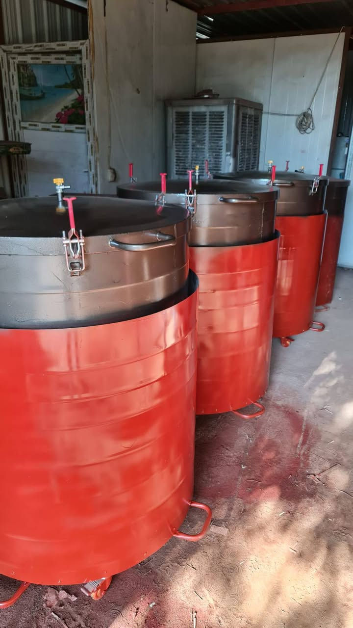 طباخ مندي طباخ دجاج بالملح طباخ دجاج مغربي متفرق للعمل جاهز اي محافظه اروح اشتغل بيها ***********
