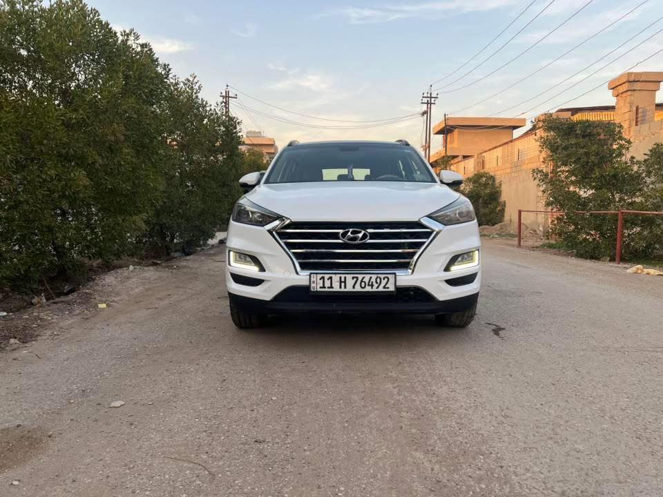 هونداي توسان خليجي 
موديل ٢٠٢٠ الكاصد 
رقم بغداد الماني بسمي 
لون ابيض 
٤ سلندر ٥ راكب 
فوووووول مواصفات ١/١
بصمتين: تشغيل وتقفيل 
بنورمااااا طكتين جام 
بردات خلفية اصلية 
كشنات جلد اصلي لونين 
كشنات ٢ كهرباء 
تشغيل عن بعد 
شاحن وايرلس 
شاشة كبيرة اندرويد 
كامرة دوارة اصلية 
مري شفط مع القفل 
حساس امامي وخلفي 
نظام ايكو درايف 
تحكم استيرن فول 
حاكية : ابلوتوث: اوكس 
شاشة اعطال بلدشبول 
كيجات السرعة زئبقية 
جي : بي: اس: خرائط طرق 
اريل اسود طيارة
هند بريك برجل 
تبريد ابيانو لمس 
تبريد قطعتين ثلج 
لد امامي وخلفي 
لايت زنون اصلي 
اضواء ترحيب بليدات 
علامة سورنتو بلدوسة 
يدات نيكل اصلي 
اشاير بلمري 
٥ ويل كب ١٩
تخم تاير جديد لك 
ماشية ٦٠ الف اصلي 
كير ومكينة وصدر وحدادية وتبريد كفالة عامة
بدون ضربة وتبديل واشخوط وبارد وصبغ عدى اشوية صبغ براس البنيد مال شخط بدون فتح ودواخل 
الرقم الدولي الجديد // هزة جديدة // سنوية جديدة 
سيارة جديدة مال بيت بية تراي مال زيرو 
السعر ١٨٨$ 
***********
