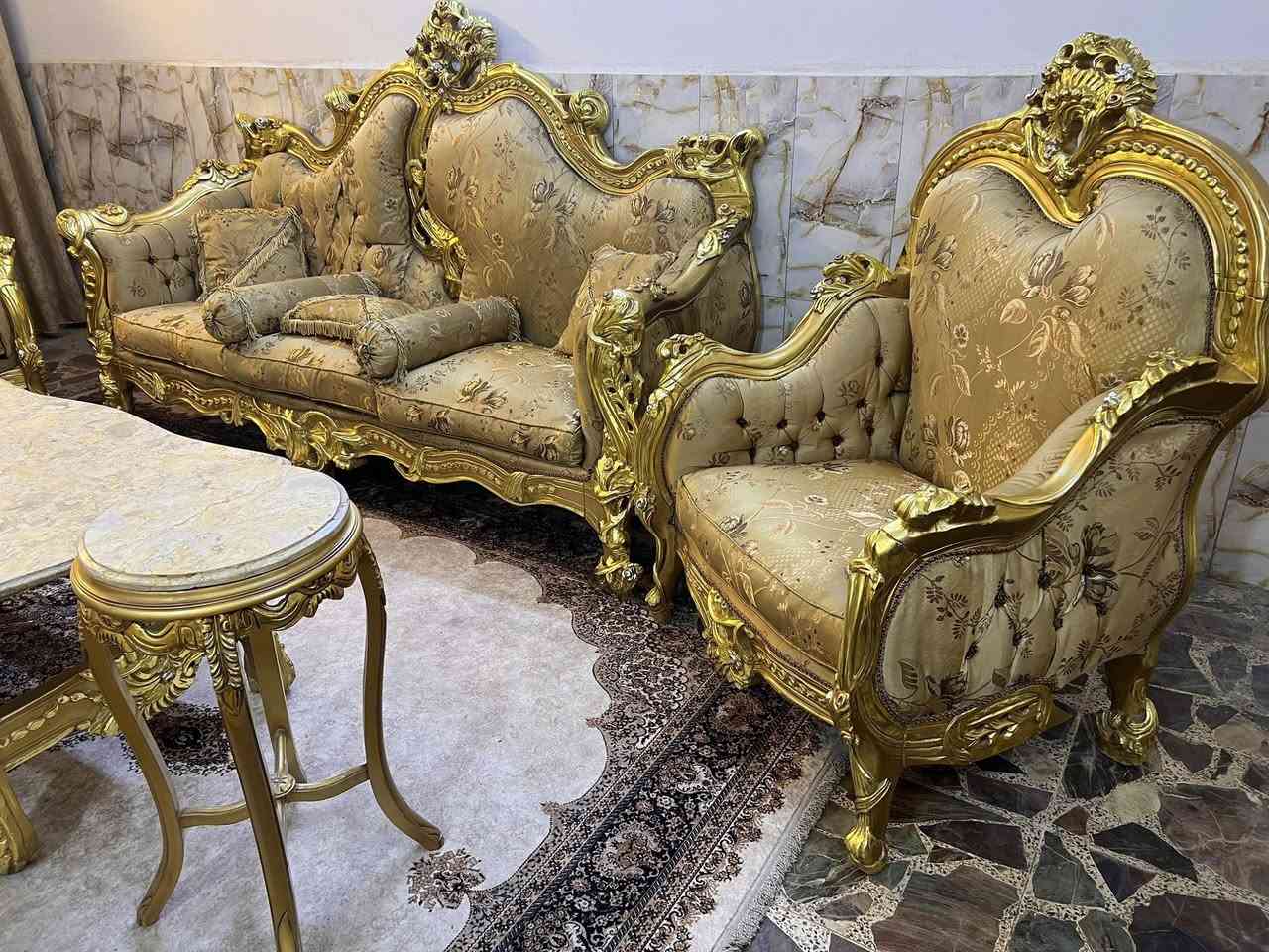 تخم ملكي مصري خشب زان عشر مقاعد مع طبلات مرمر نظيف جداً مكانه المنصور ***********
