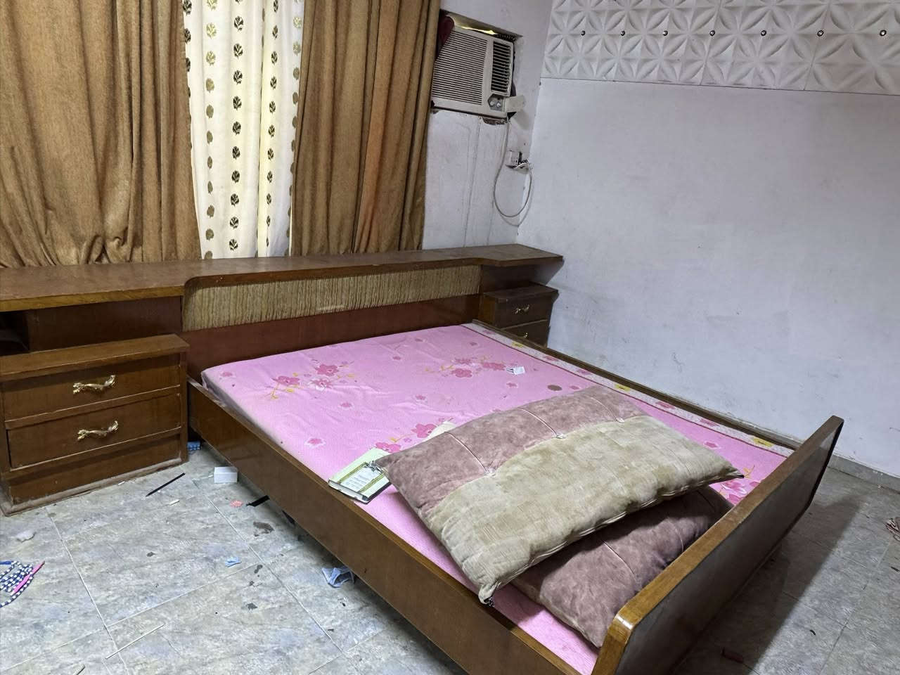 سلام عليكم غرفه للبيع نضيفه بيع مستعجل موجود وتساب *********** عنواني الجنينه
