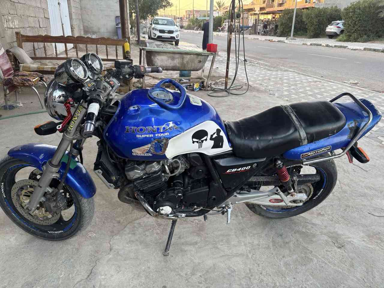 سلام عليكم سيبي فور 400 البيع مكينه مفتوحه فقط كازكيت فقط  مكينه حلو  كهربائيات شغاله عقل ضفيره مكفوله 
دراجه حلو سعرهي 1400 بيهي مجال مكاني ديالى قرب مطعم سامان السياحي اي. ستفسار اتصل ودلل ***********
