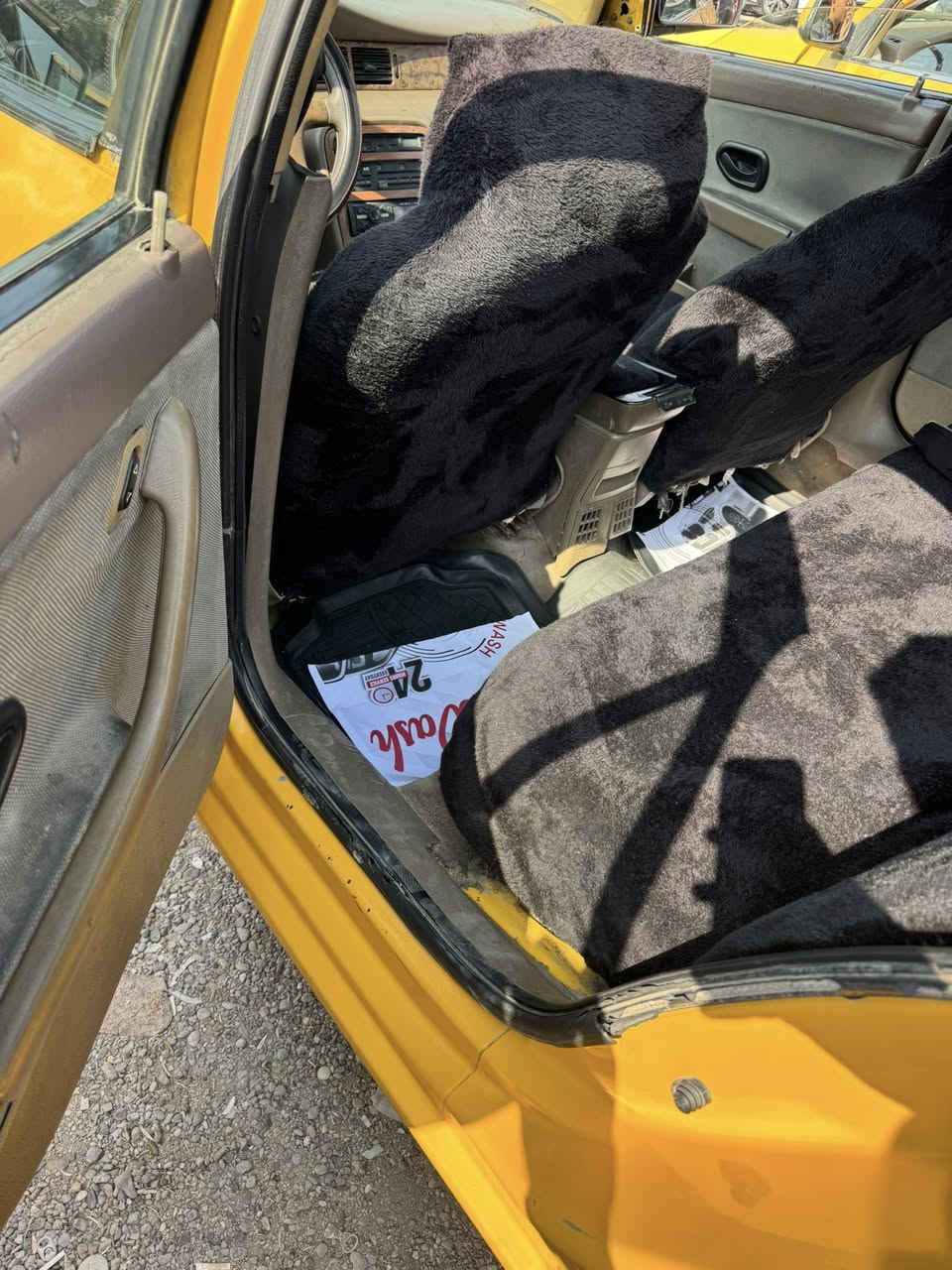 السلام عليكم رخصه الادمن سمند 2010 رقم الماني باسمي ب30 عارضهه مكانهه بغداد***********
