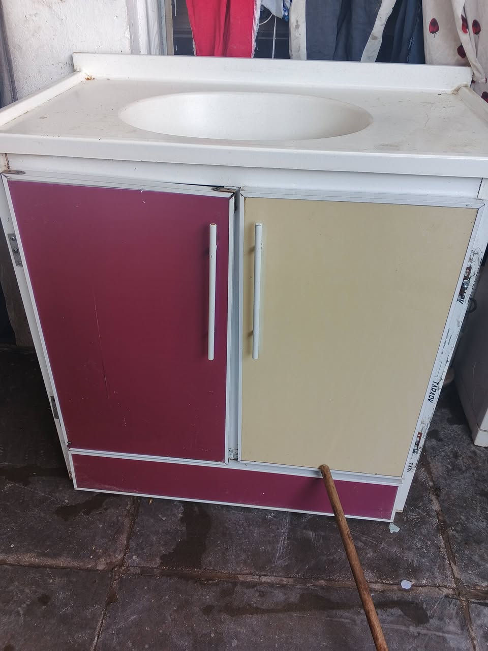 السلام عليكم غراض للبيع الشراي يتفضل خاص او يتصل *********** المجمدات عل فحص شغلات الوحدة ب150وبيه مجال والسنكي ب100
