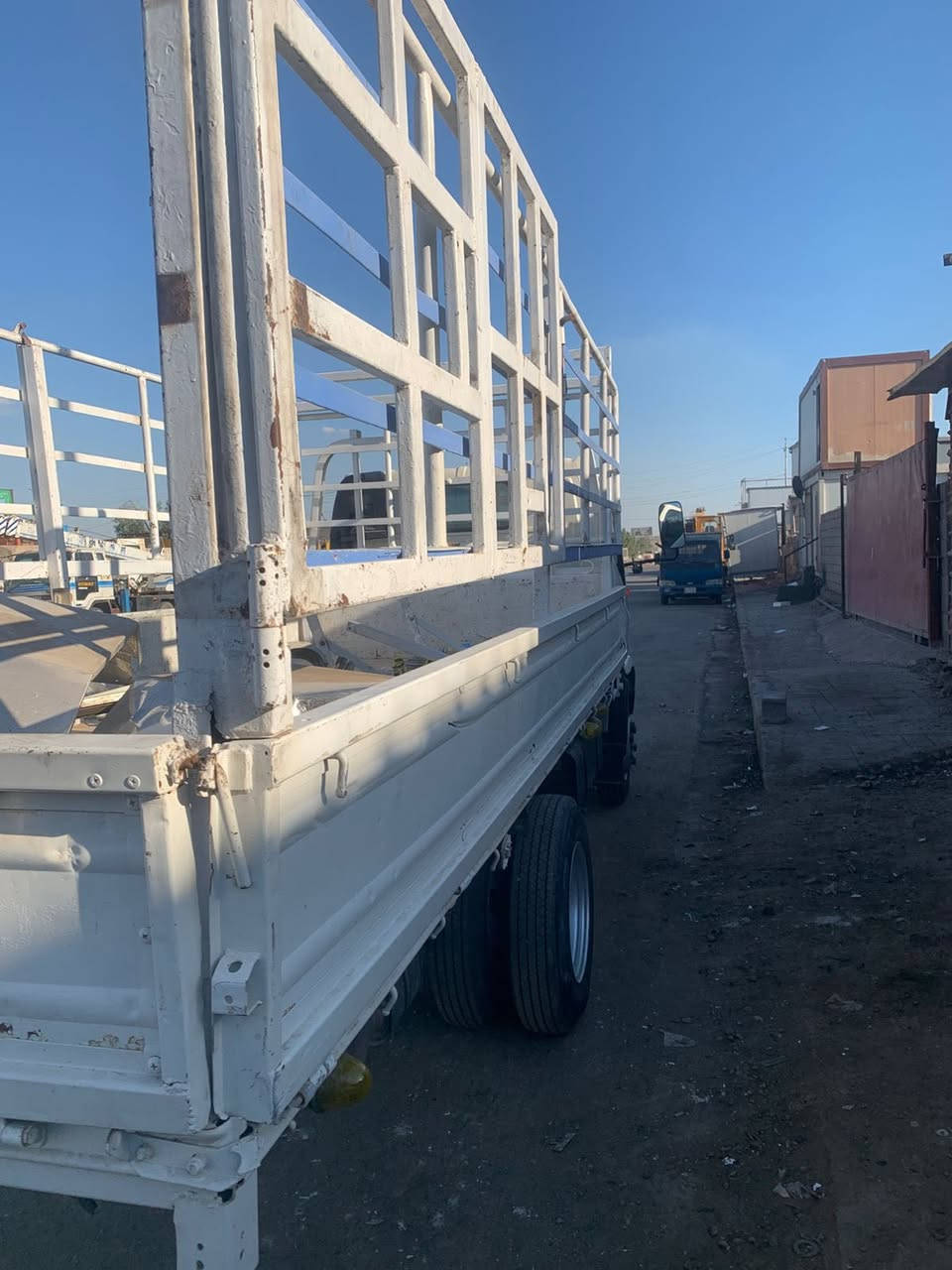 سلام عليكم بدي كنتر الطول أربعة ونص ولعرض 190.زاد سبايدرات السعر 6أوراق رقم الهاتف للستفسار ***********
