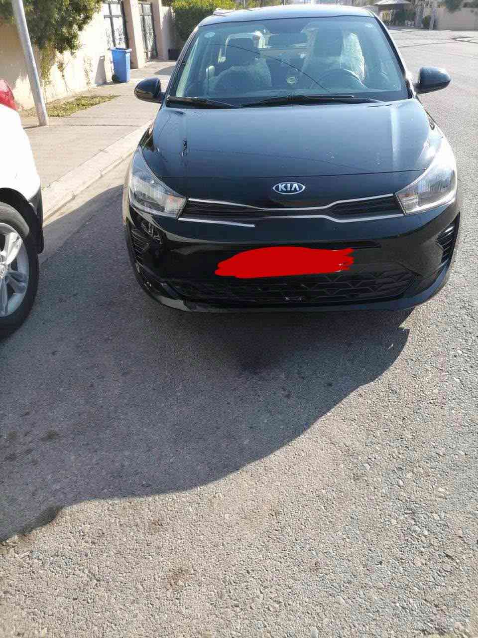كيا ريو موديل 2021 
مواصفات عاديه معروفه وارد امريكي  شاشه نضام قياده اوتو وسبورت بيها 3 قطع كلير فقط من امريكا باب السايق خلف السايق والجاملغ الخلفي فقط بخ  
استفسار ***********  متوفر واتساب أربيل, العراق
