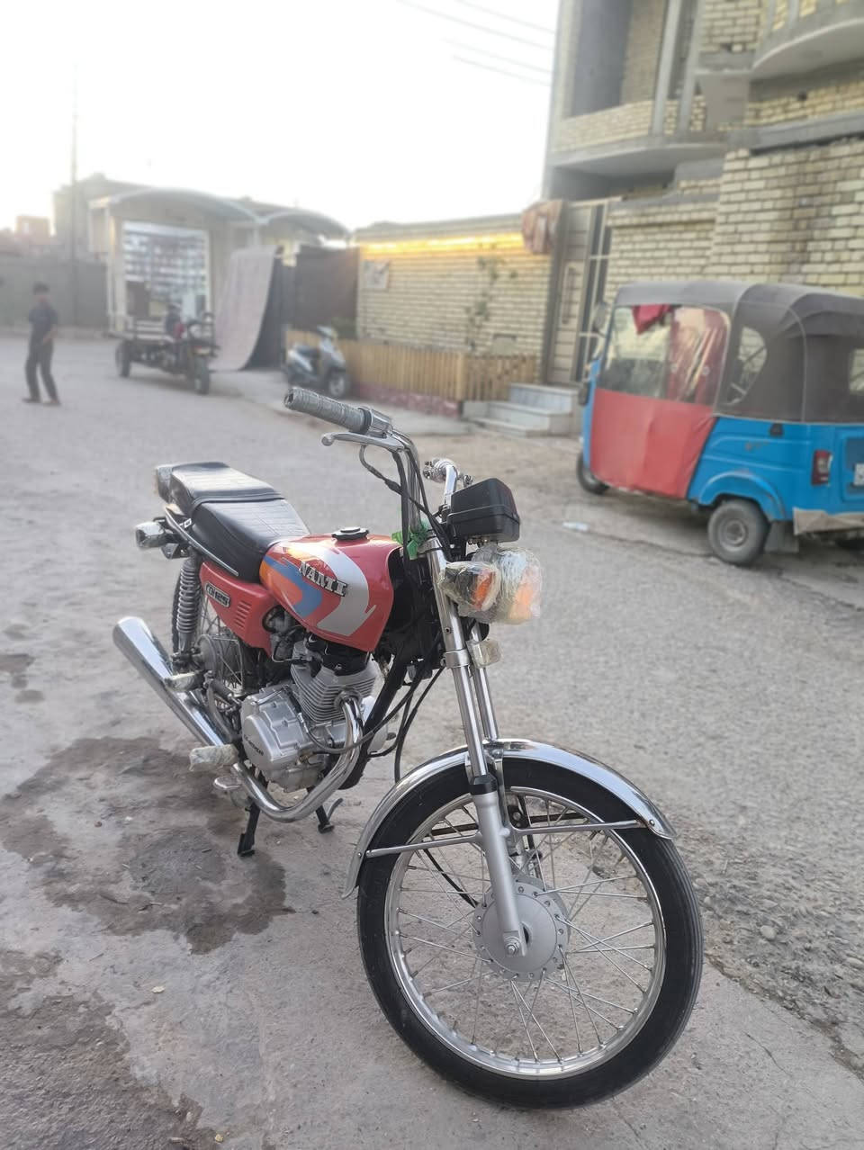 سلام عليكم دراجه مكفوله وراق سكنر سكنر
السعر 750 وبيه مجالللل مكاني عماره ***********
