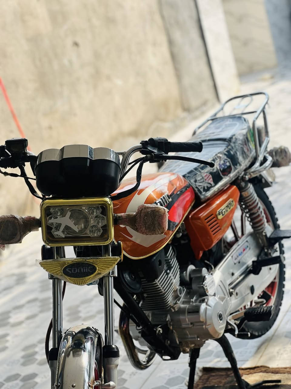 سلام عليكم سيفان موديل 24 طالعه بل 25 دراجه بعده بحالت لوكاله دراجه جيس بعد حله من صوره مكفوله كفاله عامه كله شغاله كهربئات عداد كامله مكمله تركب وتطلع ربع مذب عليه ونضافه شوفت عينكم بصوره (لبيع  سعر 725وبيه مجال او لمراوس) لمكان بابل محاويل قرب علي بن لحسين شراي اتصل ***********
