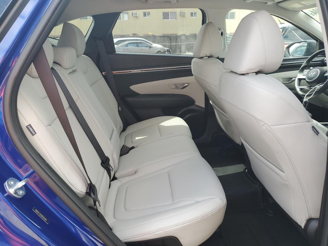 السلام عليكم
توسان 2024 للبيع
العنوان/ زيونة قرب مول ديم ستي
السعر / 20.500$
للاستفسار اكثر/ ***********
المواصفات  (توسان 2024 HTRAC)
• المحرك: 4 سلندر بسعة 2.5 لتر (GDI).مكفول
• القوة الحصانية: 187 حصان.
• ناقل الحركة: أوتوماتيكي من 8 سرعات. مكفول
• نظام الدفع: دفع كلي مستمر ذكي (HTRAC).
• أنظمة القيادة: وضعيات متعددة (Normal, Eco, Sport, Smart) + وضعيات التضاريس (Snow, Mud, Sand).
• الإضاءة: أنظمة LED أمامية وخلفية بالكامل مع إضاءة نهارية مخفية (Parametric).
• العجلات: مقاس 19 بوصة (للفئات العليا).
• السقف: فتحة سقف.
• الشاشات: شاشة لمس مقاس 10.25 بوصة + لوحة عدادات رقمية بالكامل 10.25 بوصة.
• المقاعد: جلد فاخر مع خاصية التبريد والتدفئة للمقاعد الأمامية.
• النظام الصوتي: نظام بـ 8 سماعات.
• الأمان:  الايرباكات سليمة ،رادار تصادم أمامي، تنبيه الخروج عن المسار، ونظام المساعدة في النقاط العمياء.
• الكاميرات: نظام رؤية محيطية 360 درجة.
• التشغيل: نظام التشغيل عن بُعد، الدخول الذكي (بصمة)، وشاحن لاسلكي للجوال.
• الباب الخلفي: شنطة كهربائية ذكية تفتح تلقائياً.
وسلامتكم😍
