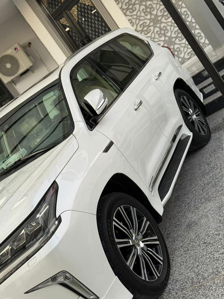 ليكزز LX 570 موديل2017بريم فول مواصفات داخل بيجي سياره تحفه ماشاالله هيبة بالشارع بدون بارد  , بدون رصعات ,بدون حتي شخط 
بدون ضربة 
سياره رمل مابيه  ،باقيه سياره كلها بشرط
سياره بل بل كارتون  ماشاالله

ماشيه (100) الف كيلو حقيقي بشرت  

💎 ســعــر 700 وبيه مجال  ::  

فول فول مواصفات
بصمه ، الانزيلاق ، شغال ، كشن جلد و هيتر
راس ديفيدي ، كاميرات ,ثلاجه , زينون ، جلد جاف تدفئيه شفط ، التبريد خزينه ،نظام ايكو ،سبورت ، حساسيه الديك الموخره ،مرايات ، الفتحه ، باب خلفي جك ، رادار امامي .....)
محرك كير  بشرط مامفتوح
سياره حيل نظيفه كلشي علي بلاد لوك
 السنويه بشرط تحويل و 
سياره مابيها دينار مصرف كامل من كل نواحي
نظافه 100 ٪؜ كامل بدون نقص  سياره اي نقص مابيها   
مكان السياره البصره ***********
