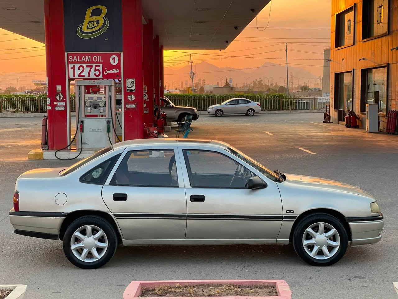 ﷽..بۆ فرۆشتن ئۆپڵ ڤیکترا مەکینە ٢٠..گێڕو مەکینەی بەشەرتی فیتەر ماشاء الله زۆر بەقەوەتە..سەیارەکە زۆر دەمێکە لای خۆمانە مەسرەفی باشم لێ کردوە و بەس ڕۆن و بەنزینی دەوێت..سەیارەکە بێ عەیبە تەنیا موسە.کامل گێچ و گڵۆپەکانی ئیش دەکات..گەرمی و فڵچە و گڵۆپی ڕەقەم و بەگ و سەقف و ..سعری ١٦ گەڵاو کەمێ معامەلە.سەیارەکە بێ سەرەتایە.
شوێن چوارقوڕنە
ڤایبەر+واتساپ
***********
