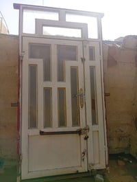 باب • ارتفاع ٢٫٥م • نضيف