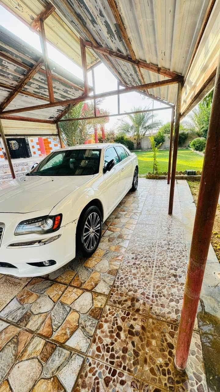 السلام عليكم
للبيع أوباما s300 
2014 فول 1/1 
بنوراما 
V6.3600
تايرات نص عمر 
صدر جديد 
السعر 68 وبيها مجال 
يرهم مراوس 
*********** 
مكاني صلاح الدين بيجي
