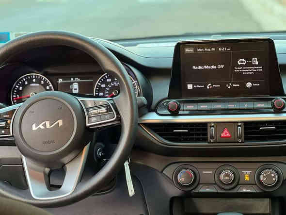 السلام عليكم
كيا فورتي 2023 ماشية ٢٥ ميل دخلت على ايدي
مواصفاتها  تشغيل عن بعد، رادار، تحديد مسار، توقف ذاتي وبقية المواصفات المعروفة محرك 2000 دوش
حادثها بارد فقط موجود الفيديو داخل المنشور
العنوان بغداد حي الخضراء
السعر 163 
الرقم ***********
