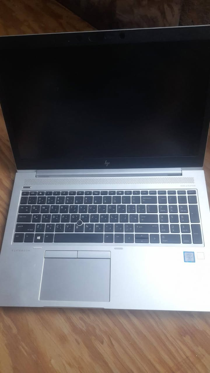 السلام عليكم لابتوب hp نضيفه جدا مع الشاحنه بدون درايف سلم cor i7 الجيل الثامن الهارد ssd256 الرام 8كرت الشاشه شير 2كيكا بايت السعر 350 للاستفسار ***********

