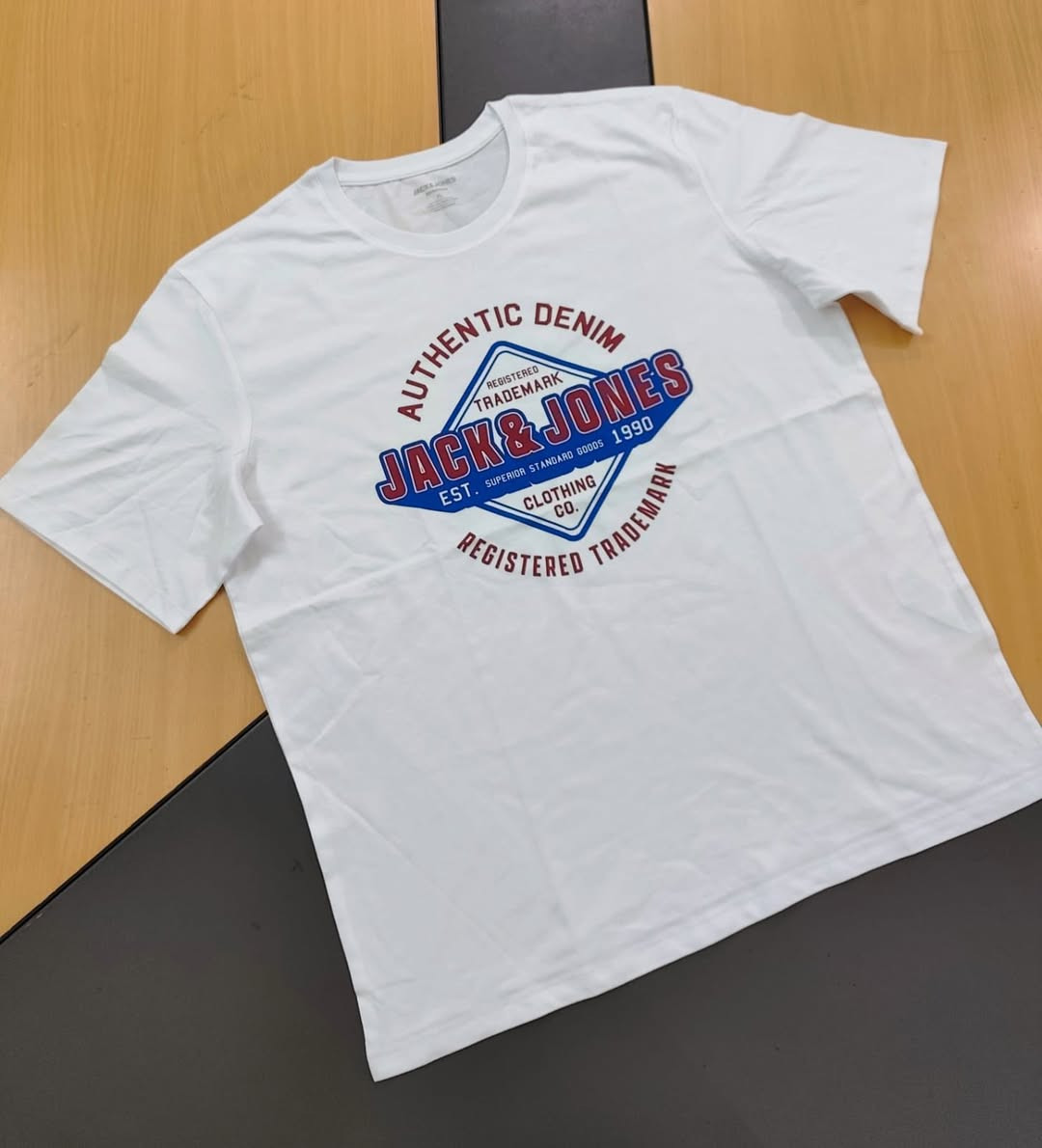 شكيلة جديدة نازلة… لا تفوتك!
تي شيرت رجالي من براند Jack & Jones 
مصنوع 100% قطن ✅
ألوان مختلفة 🎨
مقاسات متوفرة: S – M – L – XL 📏
للبيع بالجملة فقط 💼
للطلب والتواصل على الخاص 📩


**إذا كنت صاحب هذا الإعلان وتريد حذفه لأي سبب، رجاءا أرسل رسالة إلى الدعم الفني**