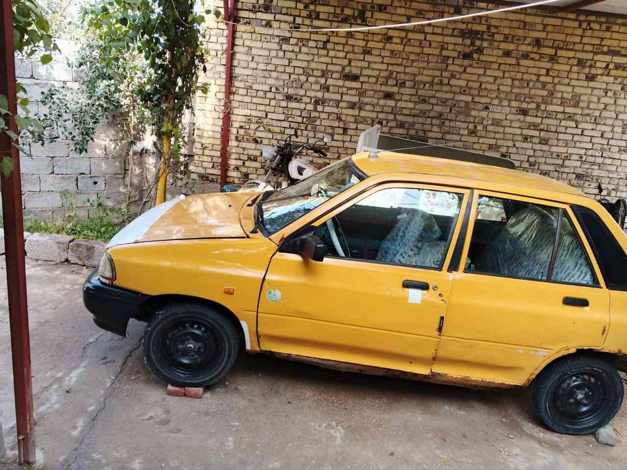 سلام عليكم سايبه موديل 12رقم 
بابل السيارة بسمي سنويه 30
مصفره هيئه وغرامات مكينه وكير وحداديه جدد 
سعر 20وبيه مجال قليل 
مكاني كربلاء 
***********
