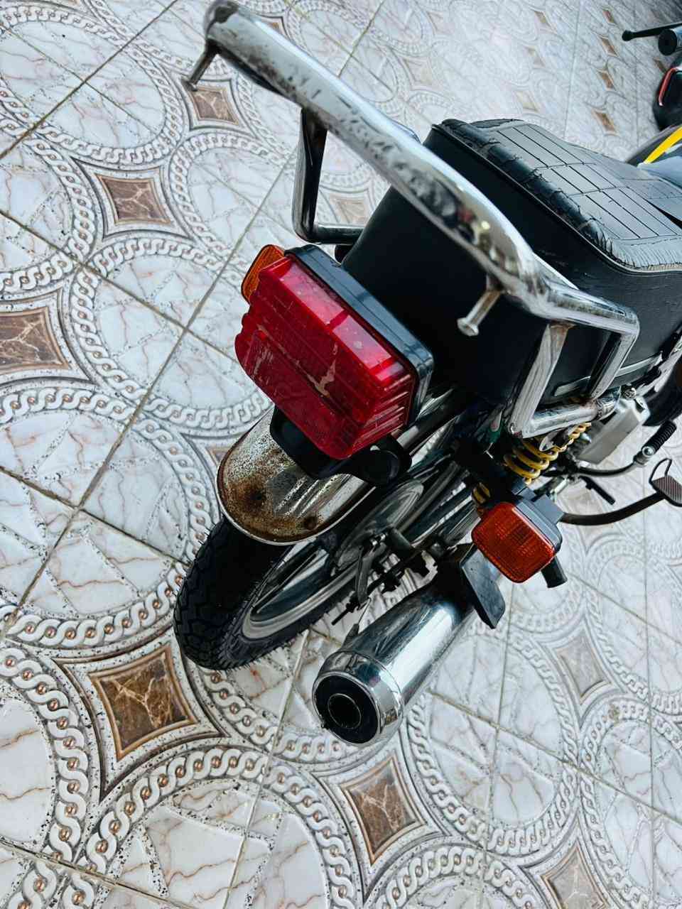 السلام عليكم
دراجة للبيع سيفان 2020اوراق كاملة

كهربائيات كلها شغاله مكاني بابل الحمزه الغربي ***********
السعر 350 وبيها مجال
