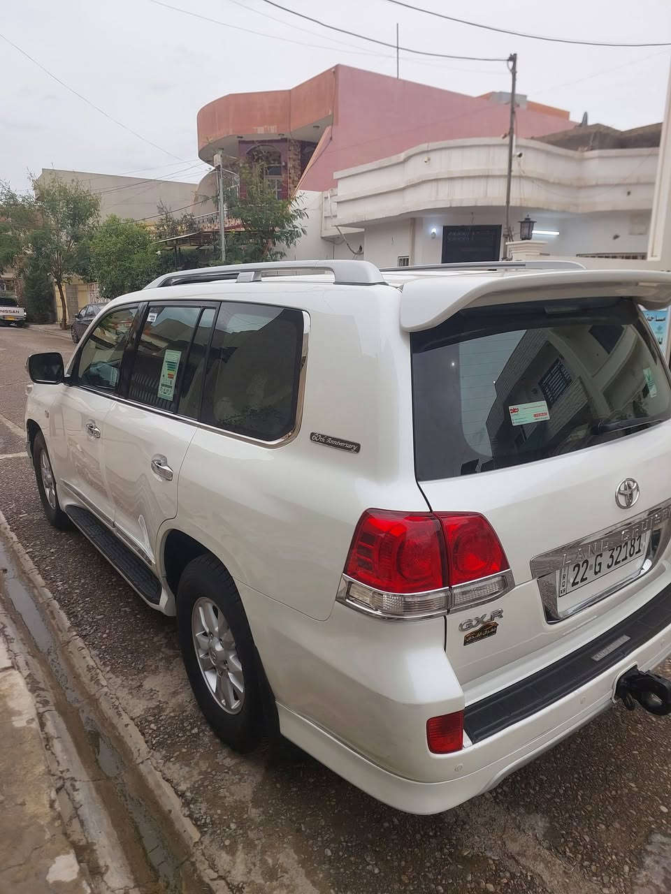 للبيع لاندكروز  سيتينيه فول موصفات سعر ٣٤٠ بيه مجال قليل رقم وسنويه جديد دولي موديل ٢٠١١ بدون صبغ او ضرر حتى دعاميات ما بيه صبغ ماشي ١٧٦ ألف مكان سياره طوز خورماتو ***********
