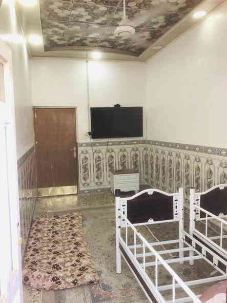 مكتب ولايه علي 

بيت للبيع المساحه 100متر طابو زراعي سند 25مشمول بالتطويب 

أساس وسقف صب كونكريت بنيان بلوك كاشي سيراميك جاهز ماعايز شي 

يحتوي على غرفه وصاله واستقبال ومطبخ وصحيات داخليه وخارجيه وطارمه ومكشوفه 

العنوان شارع المطار القديم قرب مدرسه الجنائن يبعد عن شارع العام 70 متر 

السعر المطلوب 30مليون وبي مجال 

للاستفسار اتصال أو واتس اب 
***********
ابو علي العبدلي
