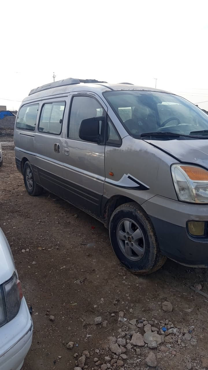 ،السلام عليكم ورحمته الله وبركاته اخوان سياره ستاركس المديل ٢٠٠٧ اصل مسكر ومحورينه مفتوح كير عادي وقم نكليزي سنويه ٢٧ مانقصه شي مكينه وكير وكسن خير  غرفه حلوه مكانه بل ناصريه سوك الشيوخ الشراي يتصل علا الرقم *********** السعر ٧٥ وبيه مجال حك الجيه
