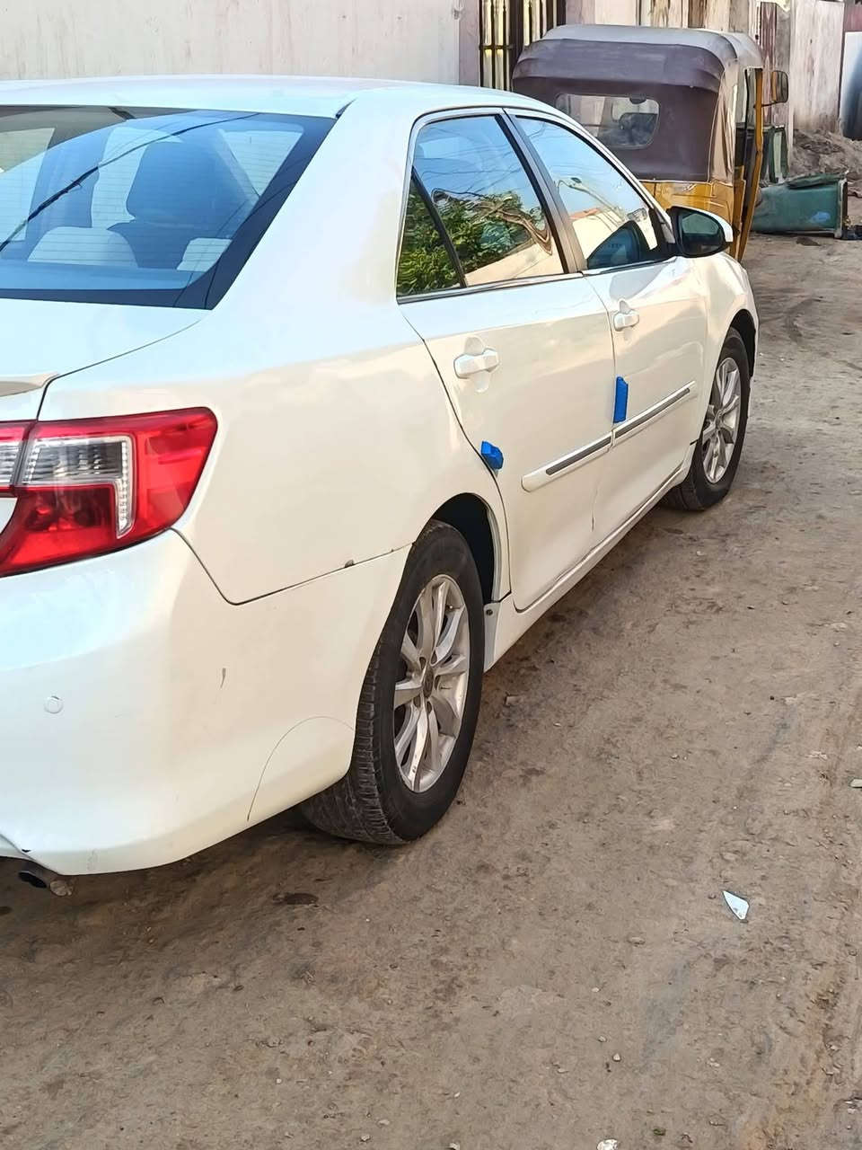 السلام عليكم للبيع كامري 2012 رقم بغداد السيارة مصبوغة  حادث جاملغ امامي السعر  85 وبيها مجال مكان  الرمادي للاستفسار الاتصال ***********
