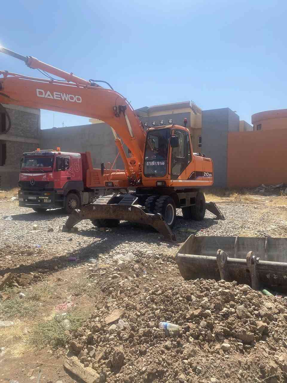 حفاره دايو. موديل 2004 رقم أربيل
ماكوعيب  سع 51000 خمسه شداد عشره 
ورقات و مجال  ***********
