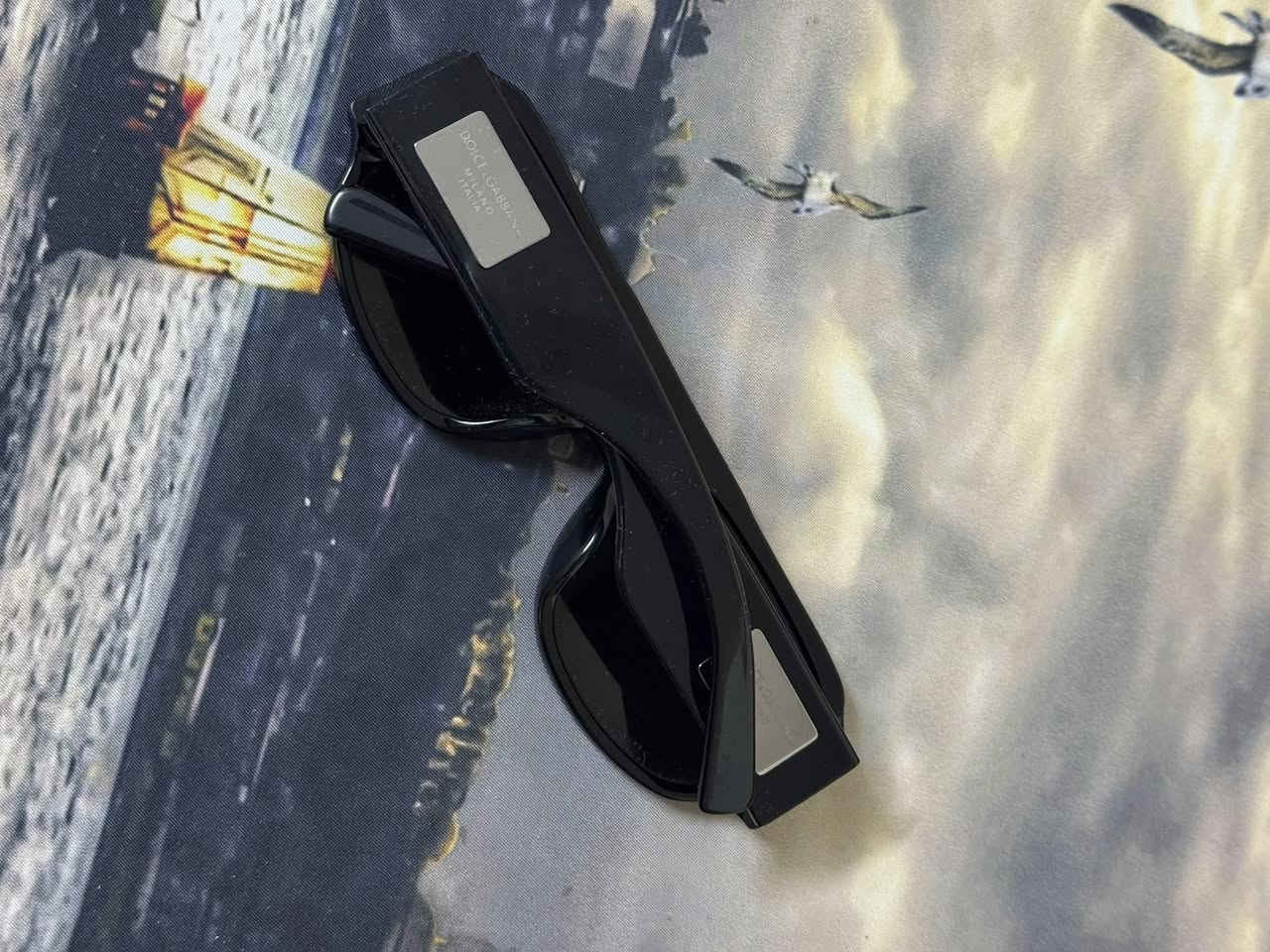 قطعه اليوم جمال وسواد يصرخ
‏Dolce&gabbana pilot 

اورجنال زيرو 💯 

فوق الوسط 

حافظه اصليه جلد طبيعي يصرخ

عدسات لون اسود

فريم لون اسود 

ظهر الفريم شعار Dolce&gabbana سلفر

قطعه مميزه جدا صعب تتفوت 💎

للحجز والاستفسار خاص


**إذا كنت صاحب هذا الإعلان وتريد حذفه لأي سبب، رجاءا أرسل رسالة إلى الدعم الفني**