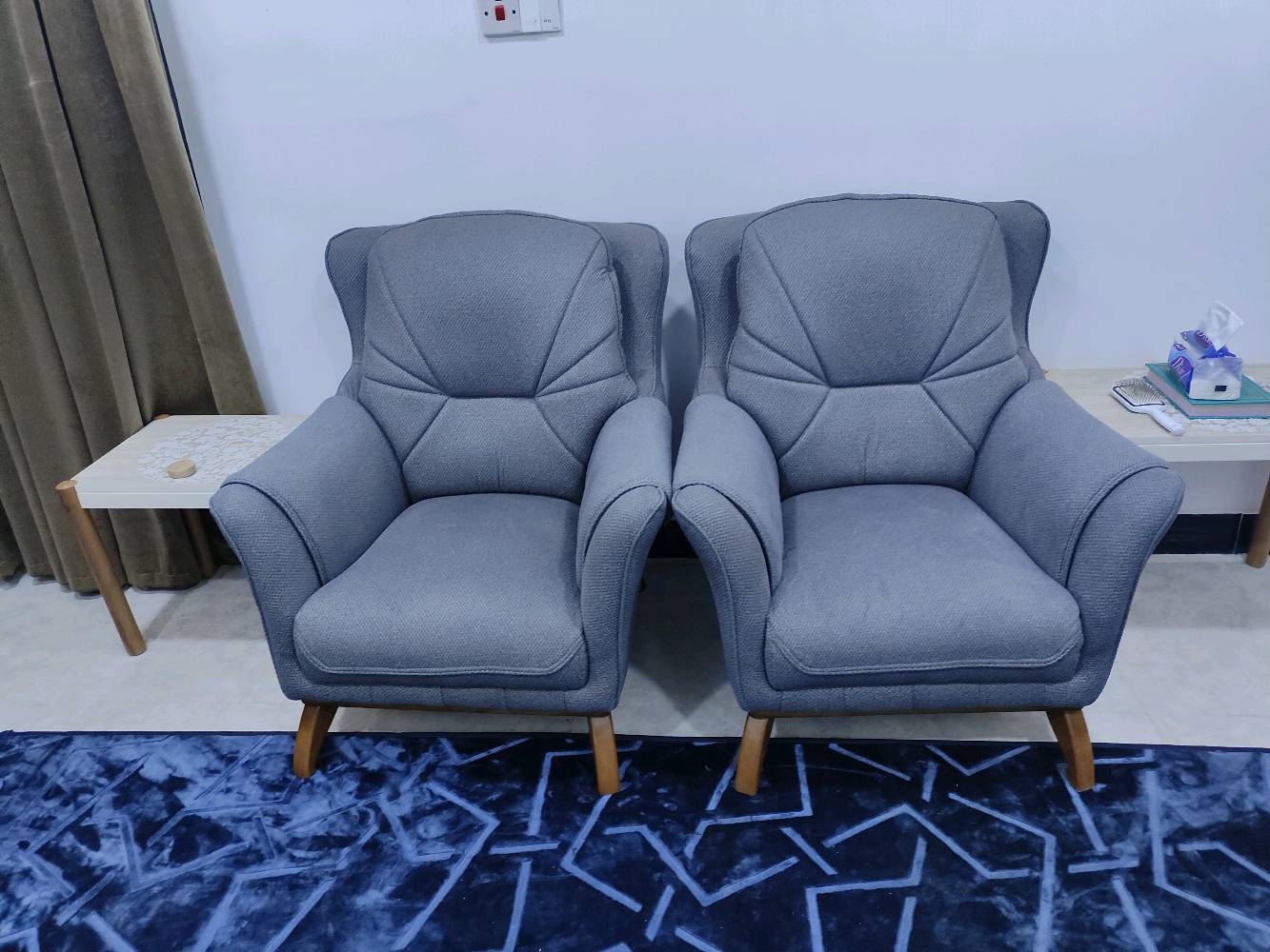 طقم جلوس عصري بحالة ممتازة، مكون من 10 مقاعد المقاعد الكبيرة تتحول إلى سرير السعر مليون ونص 