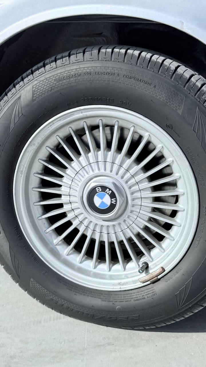 السلام عليكم 
 بسبب الوعود الكاذبه رجاء الموشراي لا يتعبني 

سياره جديده وبلاديه ع
 وضع الشركه 

 للبيع او مراوس حسب .....
بي ام دبليو.   730i.اصل
8سلندر مسكر أصل 
موديل 1993 بلاديه  
رقم بغداد انكليزي تحويل ثاني يوم 
بدون حادث ولا صبغ بلاديه
تخم تاير جديد ويل شعاع نضيف 
كير محرك شرط الكفاله 
تبريد ثلج شرط
. سياره فول مواصفات 
تشغيل واطفاء  عن بعد ع ريمونت مع تشغيل لايت نضام أمريكي 
. سلايد طكتين  
كشنات فول كهرباء هيتر 
خزن ميموري 
حداديه امامي خلفي جديد شرط  جاهزه 
+ كهربائيات بلاد شرط ع وضع الشركه 
خارج وداخل جديد ونضيفه 
دواخل غرفتها نضيفه شرط 
  مكاني واسط الكوت.   

***********
