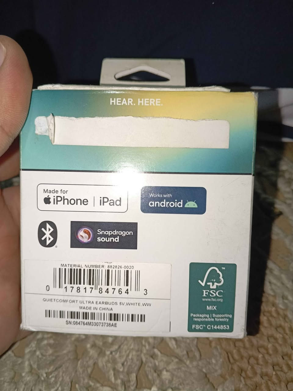 سلام عليكم سماعة نوع BOSE QC ULTRA سماعة نضيفة 
مواصفات خياليه .​✨ الميزات الأساسية:
​أقوى عزل ضوضاء (ANC): تمتلك تقنية العزل الأفضل عالمياً، تسوي عزل تام عن المحيط.
​صوت غامر (Immersive Audio): تقنية جديدة تجعل الصوت يبدو وكأنه قادم من مكبرات صوت خارجية وليس من داخل أذنك، مما يعطي تجربة سينمائية.
​تقنية CustomTune: السماعة تحلل شكل أذنك من الداخل وتضبط الصوت والعزل بشكل تلقائي ليناسبك أنت فقط.
​وضعية الإدراك (Aware Mode): تسمح لك بسماع الأصوات المحيطة بوضوح عالي دون الحاجة لرفع السماعة.🔋 البطارية والشحن:
عمر البطارية: تصل إلى 6 ساعات من الاستخدام المتواصل (أو 4 ساعات مع تفعيل الصوت الغامر).
علبة الشحن: توفر 3 شحنات إضافية كاملة (إجمالي 24 ساعة تقريباً).
الشحن السريع: شحن لمدة 20 دقيقة يعطيك ساعتين من الاستماع.🛠️ التصميم والراحة:
ثبات عالي: تأتي مع مجموعة "Stability Bands" وسدادات أذن بأحجام مختلفة لضمان عدم سقوطها أثناء الحركة.
مقاومة الماء: تصنيف IPX4 (مقاومة للتعرق ورذاذ المطر).
تحكم لمسي: تحكم كامل بالموسيقى، المكالمات، ومستوى الصوت عن طريق اللمس.

*********** بغداد, العراق
