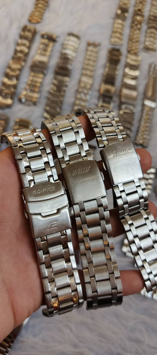 يسم الله الرحمن الرحيم 🤍
شلعة سيورة مستخدمة للبيع 
49 سير ستيل + جلد + كتان 
سعر القطعه 3 الاف المجموع 147 الف نهائي 
المهتم يتفضل خاص 
البيع شلع ما ابيع مفرد تحياتي 💛


**إذا كنت صاحب هذا الإعلان وتريد حذفه لأي سبب، رجاءا أرسل رسالة إلى الدعم الفني**