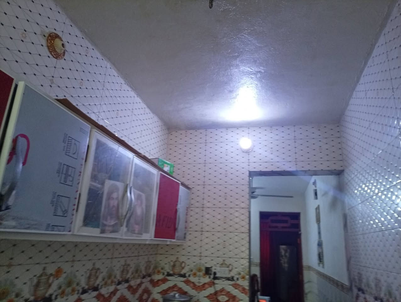 السلام عليكم بيت لبيع المساحة/100/وخمسين /قاطين غرفتين  صاله ومطبخ وستقبال حمام داخلي ومجمع صيحات خارجية كامل من ماء كهرباء ومجاري خارجيه كامل من كل النواحي  قرب مدرسة إعدادية  الحفرية للبنات لاستفسار أتصل ***********ابوكرارالقريشي
