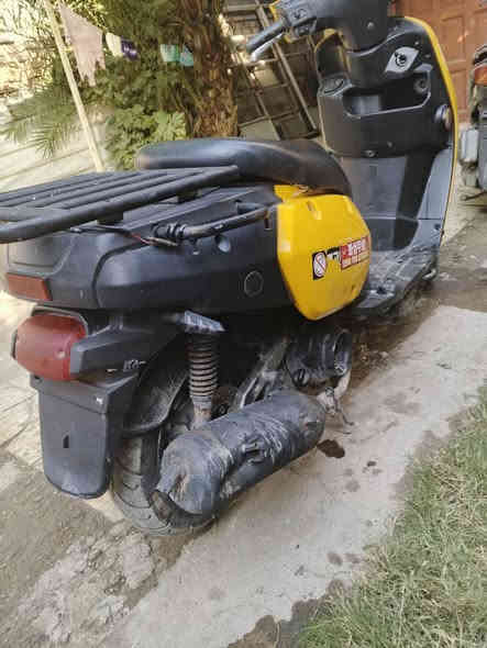 سلام عليكم عندي دراجة بيكم حديث  مكينة مال ماكس موتحوير بلادي المكينه خرسه شغاله سلف هندر كهربائية كله شغاله بس يحتاجلها دسكات للبريك الخلفي والباقي كله شغال أوراق كامله السعر 300 وبيها مجال مكاني بغداد قرية الانتصار مقابل حسينيه الراشديه للتواصل واتس اب ***********
