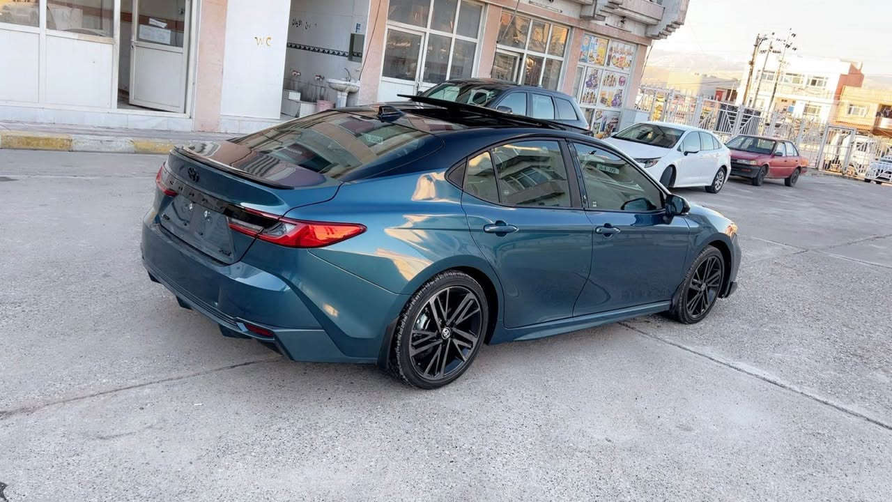 ***********- بي واتساب
***********-
للبيع كامري موديل 2025  فول فول مواصفات  هايبريد بانوراما داتاشو  قفل مواصفات  لون مميز سعرها 260 ورقه و بيهه فقط 2 قطعه صبغ جاملخ  و باب جهت النفر  بدون شاصي و ب ون دواخل رقم شاصي موجود مع الصور  مكان السياره قضاء عقره بين اربيل و دهوك اكر, نينوى
