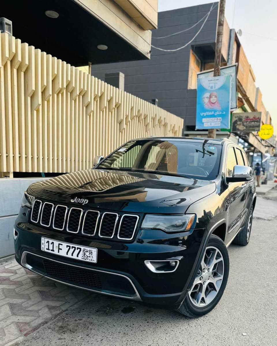 { اللهم صلي على محمد وآل محمد 🧿} .

ملاحظه 🚨/ كافه التفاصيل مذكوره بالمنشور ✅.
السلام عليكم .. للبيع او المراوس بأقل .. 
جيب كراند شيروكي 2022 لمتد 🔥 الشكل القديم 4x4 لون اسود رقم بغداد انكليزي محرك 6 سلندر 3600 ماشيه 53 ميل السيارة وارد امريكي حادثه خفيف قطعتين فقط جاملغ وبنيد مثل ماموضح بالصورة السياره بأسمي حرة تحويل ثاني يوم فول مواصفات …
🔺بصمه تشغيل مع بصمه ابواب
🔺تشغيل عن بعـد
🔺 اطفاء تلقائي عند توقف السيارة
🔺 سقف زجاجي ( بانوراما قطعتين )
🔺 شاشة كبيره مع كامره دواره
🔺 كشنات جلد + تحكم كهربائي + تدفئة كشنات
🔺كشن سائق ذاكرة خزن ميموري 
🔺 جنطه كهربائيه
🔺 اشاير بالمري 
🔺نظام المفتاح الذكي
🔺حساسات مع رادارات جانبيه
🔺نظام تقليل وقود (eco) مع خمس وضعيات قيادة
🔺 تخم كامل تايرات جدد صار 20 يوم تقريبا من مبدلهم

وبعد بيها مواصفات مامذكورة السيارة جاهزه للاخيـر ربع ماتصرف عليها وبالواقع احلا من الصور بهواي .. كير ومكينه مكفولات  مكانها بابل المسيـب 
السعـر ((( 265$ ))) وبيها مجال بسيط للاستفسار الاتصال على الرقم (***********) 📞
