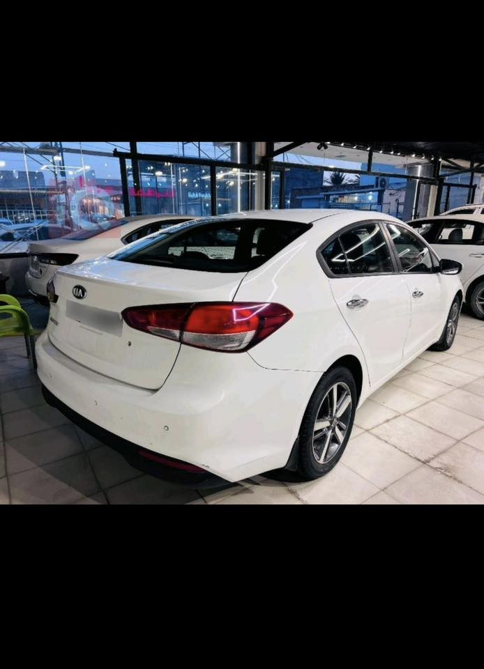 السلام عليكم
كيا سيراتو موديل 2018 السيارة خليجية محرك 1600 سلندر 4 اوتماتيك ماشية 97,000 
بيها صبغ قطعتين فقط والسيارة خير من الله مال جناية 
المواصفات 
كاميرا خلفية 
التحكم على المنحدرات 
مستشعر وقوف 
شاشة 
مراقبة النقطة العمياء 
2 وسادة هوائية 
مصابيح زنون امامية 
ابل كاربلاي 
ورقم السيارة بغداد خصوصي 
تحويل ثاني يوم 
السعر 128$ 
وبيها مجال 
مكانها بغداد 
والراغب بل شراء يتصل ومايكون خاطرة الة طيب 
الرقم 
***********
