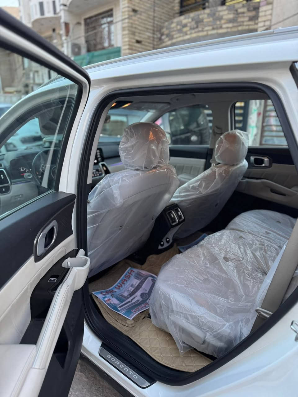 يا الله بسم الله 
 قطعه مرتبه ونظفيه 
كيا سورنتو خليجي  2023 أربعه سلندر لون ابيض مكفول 
 مواصفات الدوليه
مثلا
رادار تحديد مسار 
شاشه كامره خلفيه 
مودات قياده 
3 قطع تبريد
كشنات كهرباء 
تحكم استيرن جهتين 
السياره تجي سبعه راكب 
والويل مالته حجم 19
وبعد بيه اهواي مواصفات 
رقم بغداد باسمي تحويل مباشر ان شاء الله 
(ماشيه 29 الف كيلو فقط  ) 
ويل 19 
السياره مكفوله كفاله عامه من الضربه والصبغ 
السياره نضيفه جدا من الداخل ومن الخارج 
وبالعافيه على الي ياخذه 
 
 السعر 268 وبيه مجال ان شاءالله

(مكانه بغداد منطقه الغزاليه )
وهذا رقمي للتواصل 
***********
تحياتي الكم وربي يحفظ الجميع ❤️
