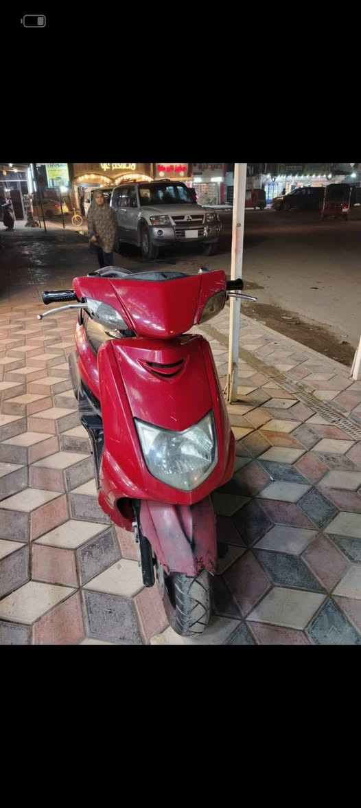 للبيع سكنس. نثيه الدراجه نضيفه  نقصها. ب دبلات اماميه دراجه خير من الله السعر ٤٥٠وبيها مجال المكان حي اور  رقم الهاتف***********
