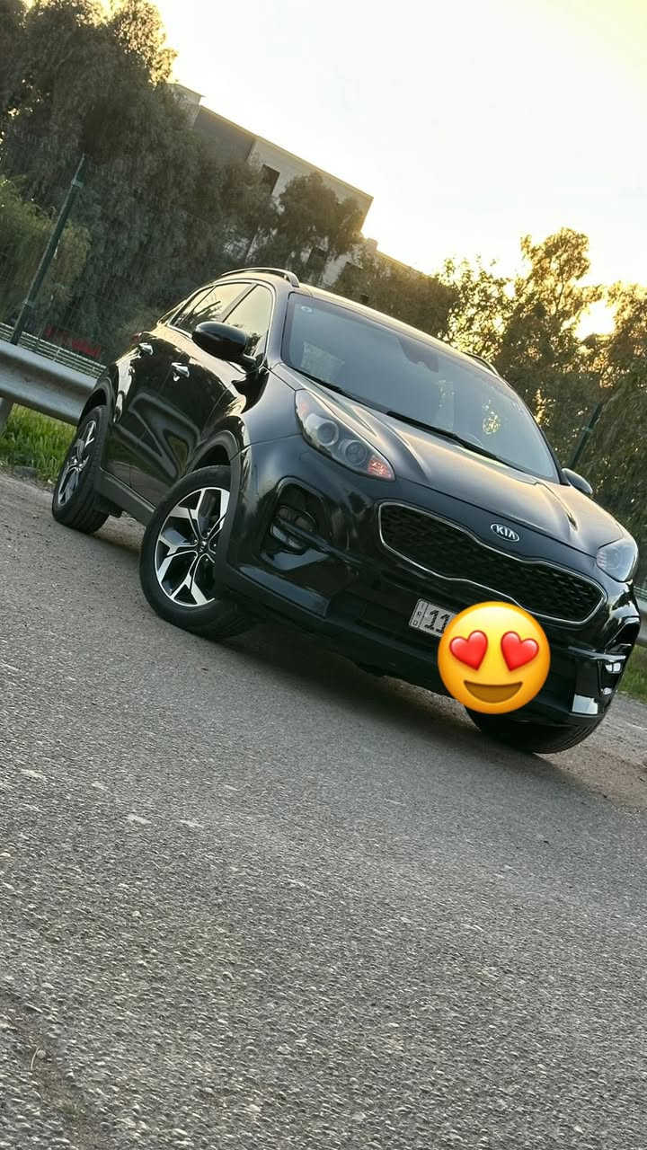 سبورتج 2022 فول المواصفات 1/1 الرقم بغداد الجديد فول موصفات    السعر 153ورقه 
جلد   ***********
✅ السقف: فتحة سقف بانوراما بالكامل.
✅ التشغيل: بصمة تشغيل + بصمة أبواب + تشغيل عن بُعد.
✅ المقاعد: جلد طبيعي، تحكم كهربائي (خزن وضعيات)، تدفئة وتبريد للمقاعد.
✅ الشاشة: شاشة لمس كبيرة تدعم Apple CarPlay و Android Auto.
✅ الكاميرات: نظام كاميرات 360 درجة (أو كاميرا خلفية دوارة).
✅ الحساسات: حساسات أمامية وخلفية + رادار جانبي (نقطة عمياء).
✅ الصندوق: صندوق خلفي ذكي (يفتح كهربائياً).
✅ الإضاءة: LED بالكامل (أمامية وخلفية) مع إنارة ترحيبية.
✅ الأنظمة: نظام مانع انزلاق، مثبت سرعة ذكي،
