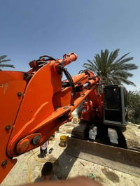 يوجد لدينا 3 ايلات للبيع حفاره هيتاشي موديل 2006 حادله موديل 2007 مكين...