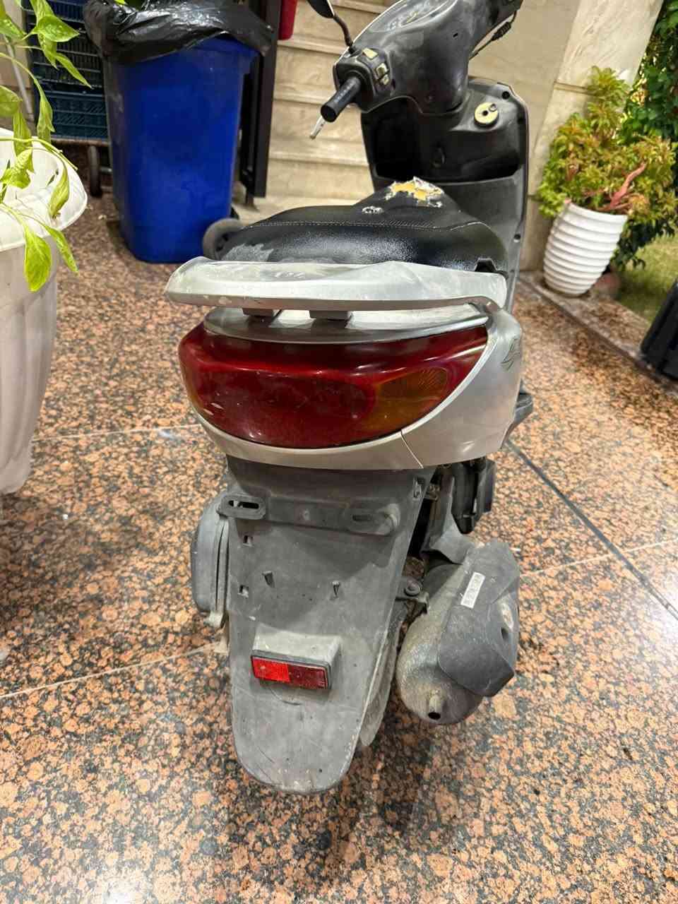 السلام عليكم 
بريد للبيع دراجه نضيفه مابيه اي نقص مصار فتره من نزلت من الرمبه مكفوله الدراجه العنوان بغداد شارع المغرب 
السعر ٧٥٠ 
للاستفسار على الرقم ***********
