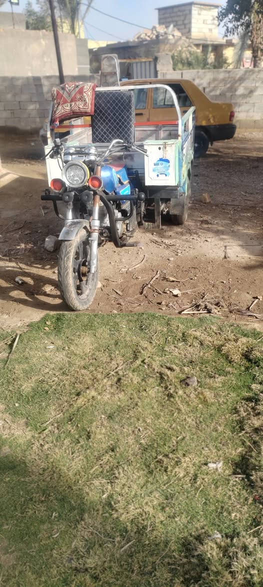 ستوته البيع موديل ١٦ صقر بتره مكينه ٢٣ ستوته مثل لي بصوره حلوه وجديده ورقه ضايعه سعر ٨٥٠ وبيه مجال لطيبين مكاني دوانيه ولمو شراي رجان رجان لا يعلق شراي يجي خاص او يتصل بيه وبي خير و يدالل ***********
